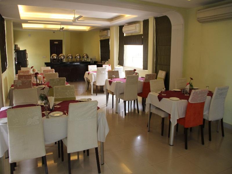 Clarks Inn Nehru Place New Delhi Buitenkant foto
