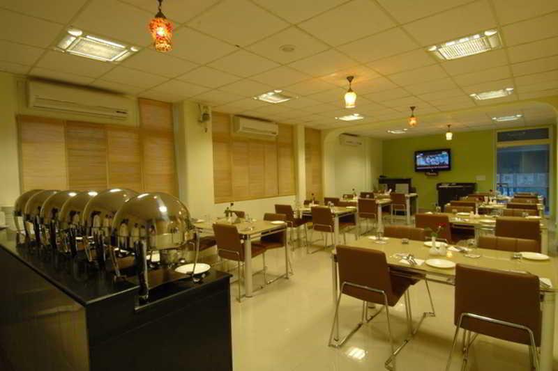 Clarks Inn Nehru Place New Delhi Buitenkant foto