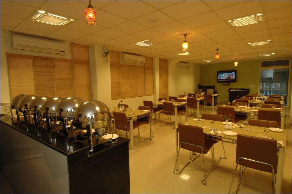 Clarks Inn Nehru Place New Delhi Buitenkant foto