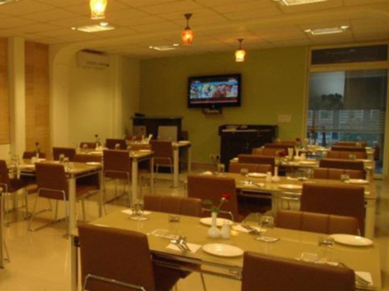 Clarks Inn Nehru Place New Delhi Buitenkant foto